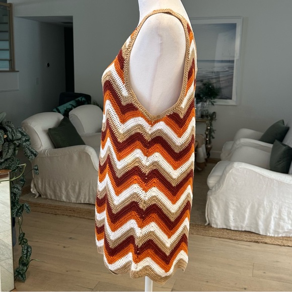 Romeo & Juliet Couture Boho Chevron Crochet Tank Top - Picture 4 of 8